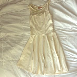 Cream lace flowy dress